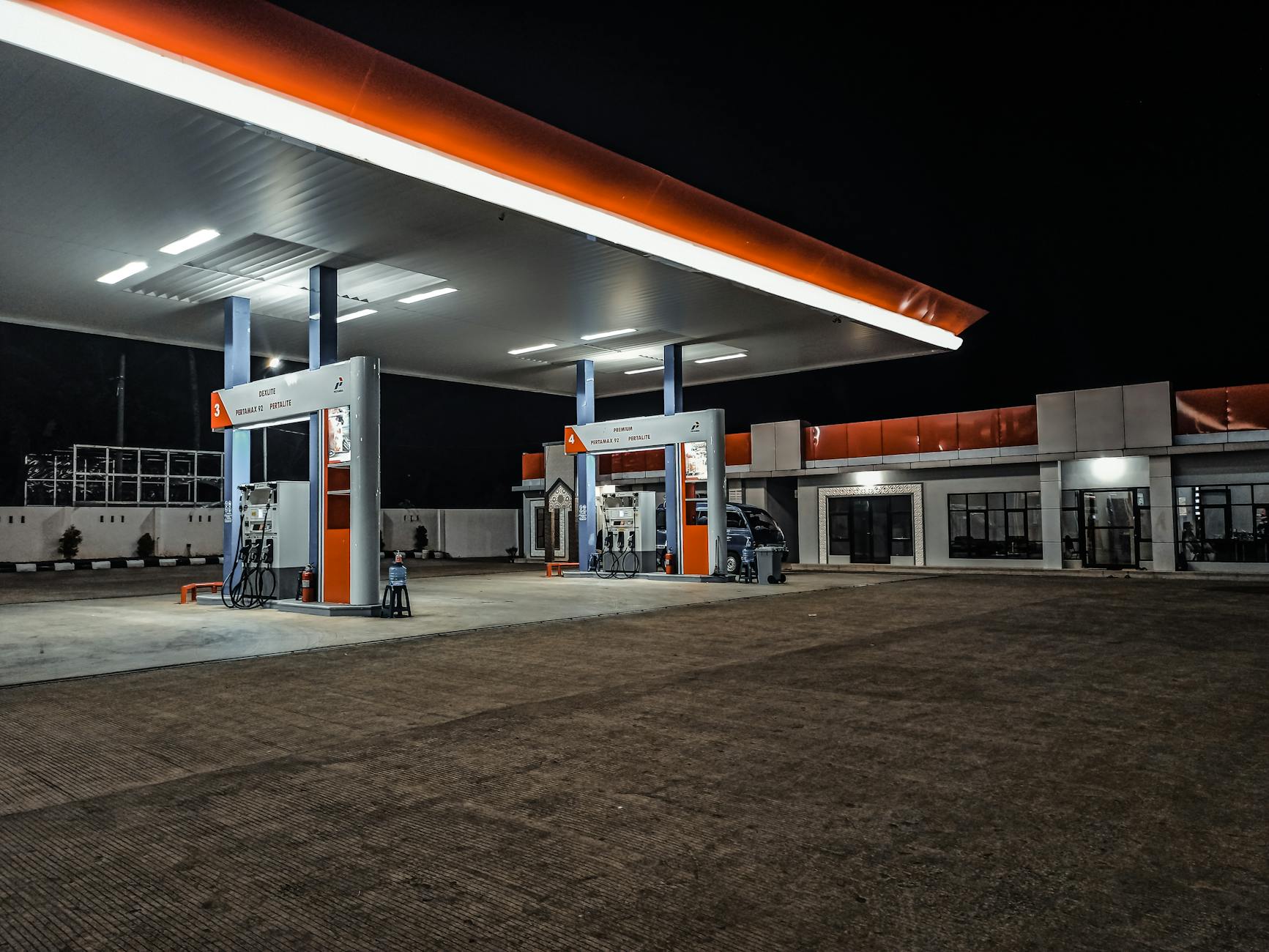 Grafik harga bahan bakar minyak Pertamina April 2026 menunjukkan tren naik turun pasar energi nasional.
